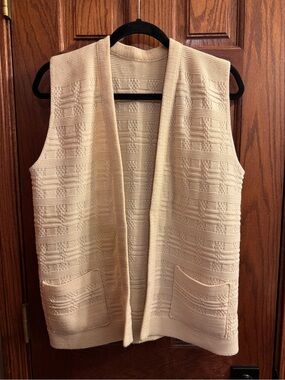 Cream Knit Open-Front Vest with Front Pockets